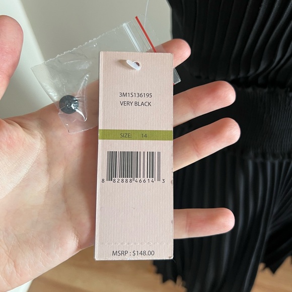 Dress - Picture 3 of 3